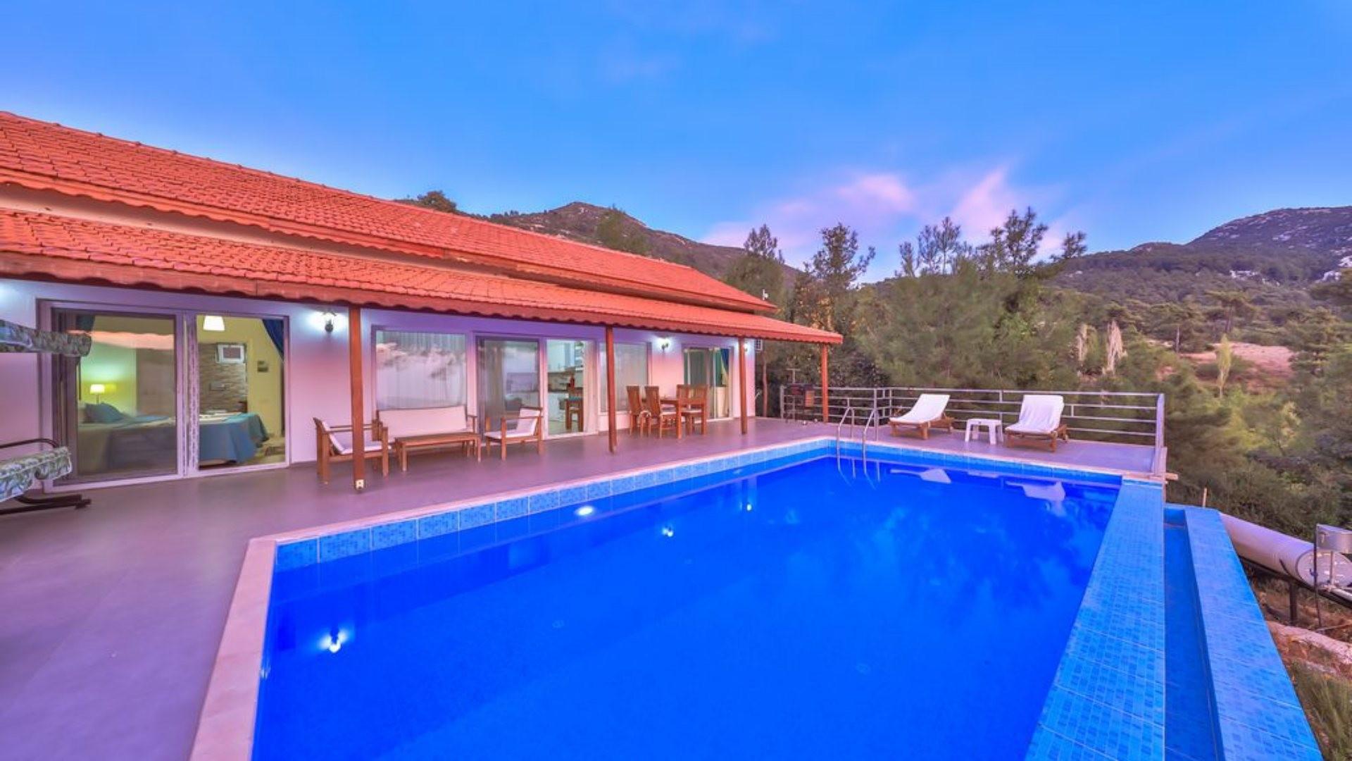 Villa Melodi Duo in İslamlar, with Private Pool