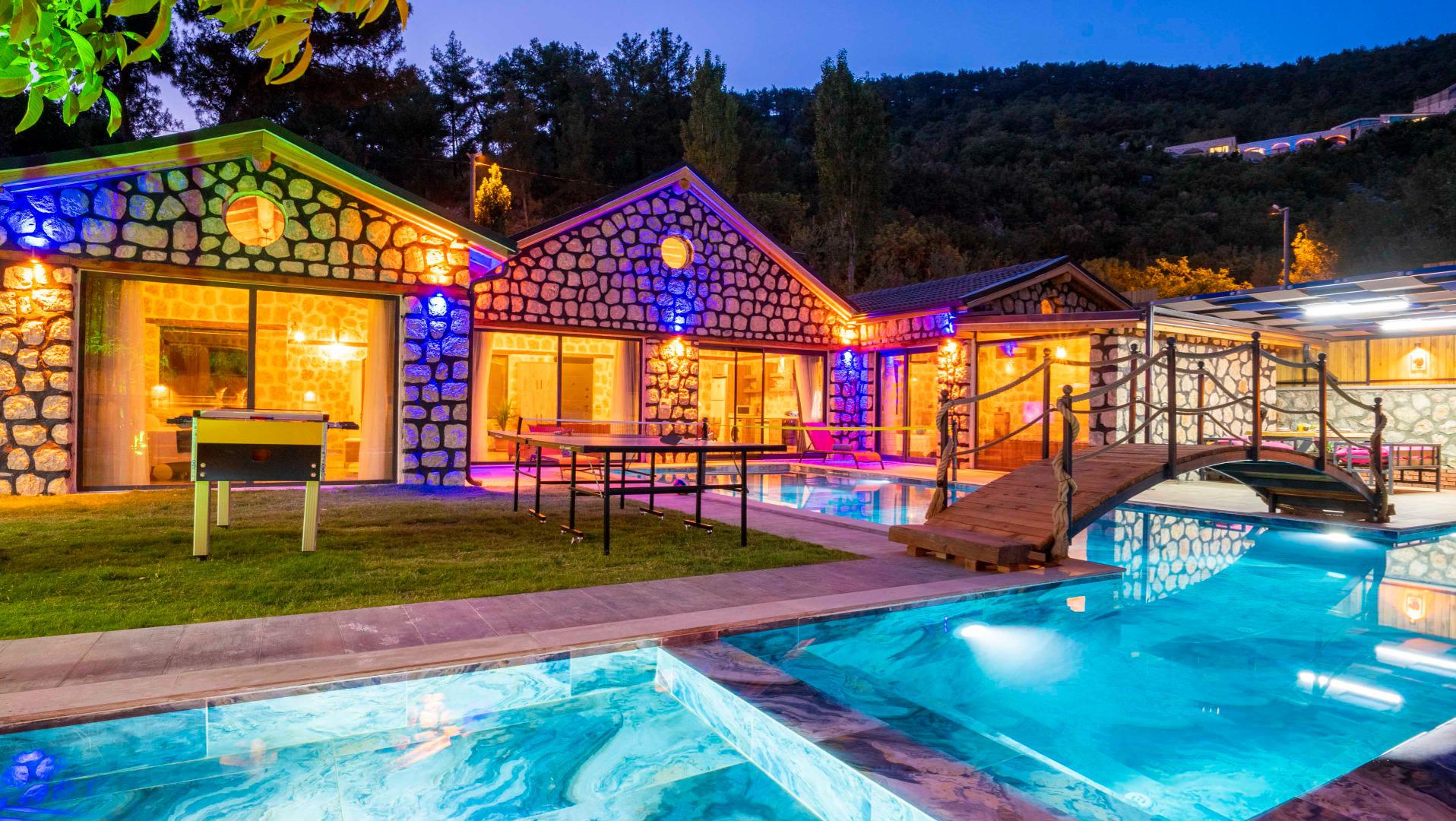 Villa Big Boss in İslamlar, with Private Pool