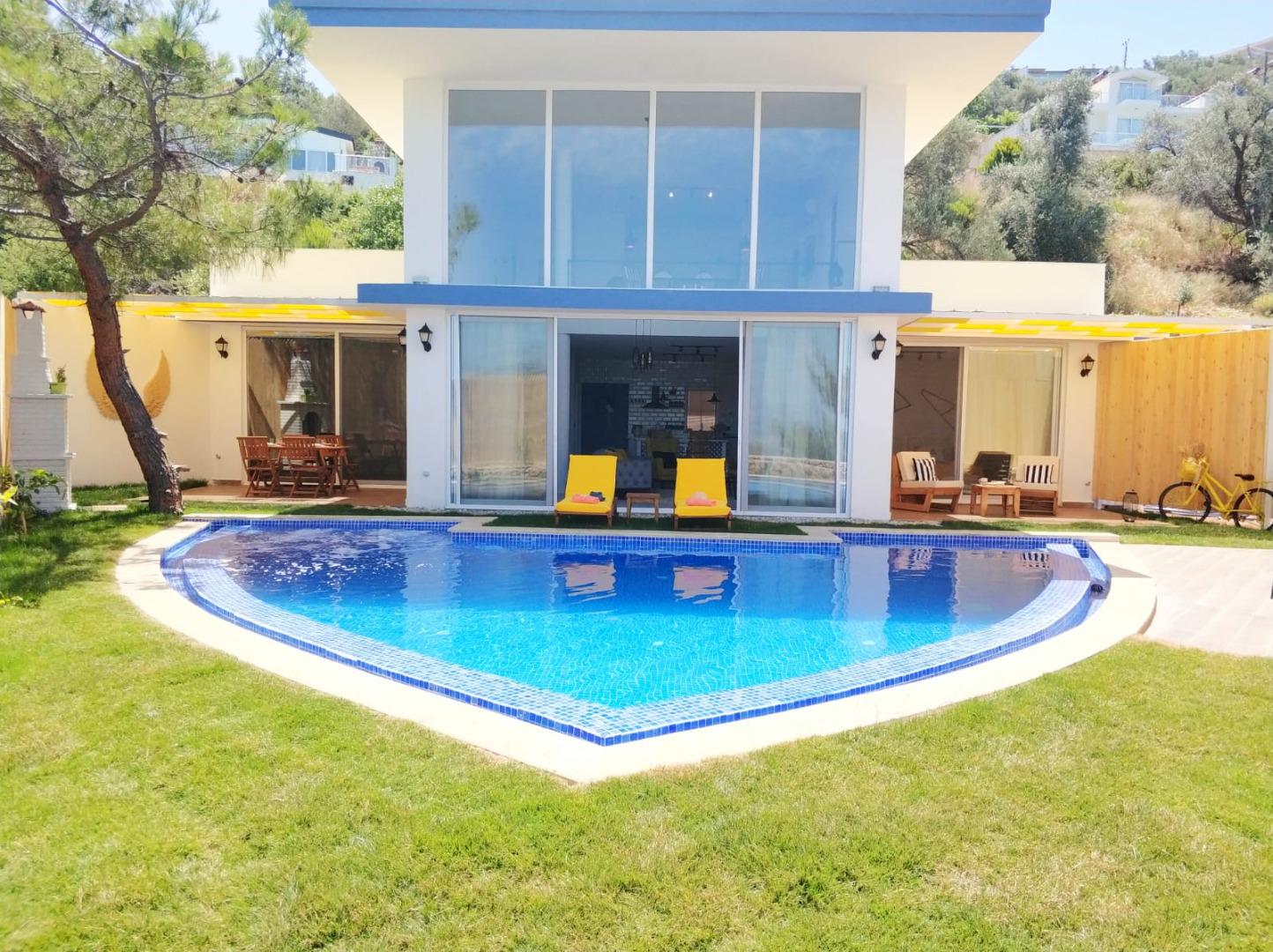Villa Tita Loft in Akbel, with Private Pool