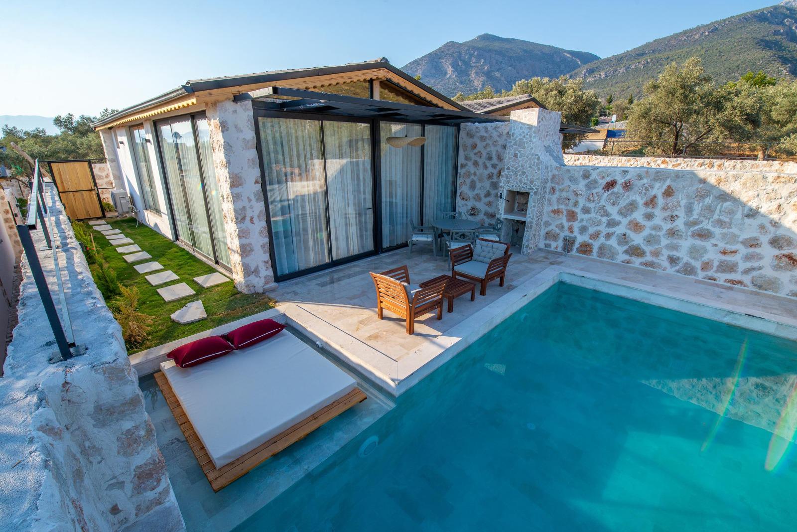 Villa Yesa in Caykoy, with Private Pool