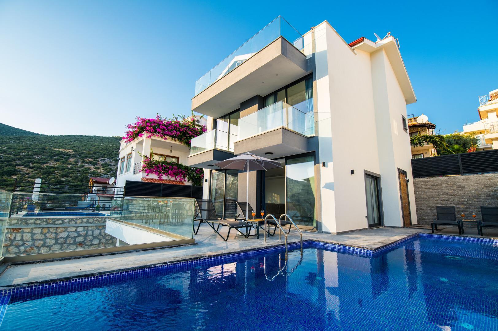 Villa Laoda in Kalamar, with Private Pool