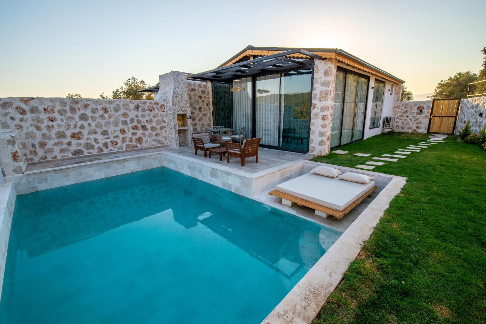 VİLLA ZÜMRÜT ÇAYKÖY in Caykoy, with Private Pool